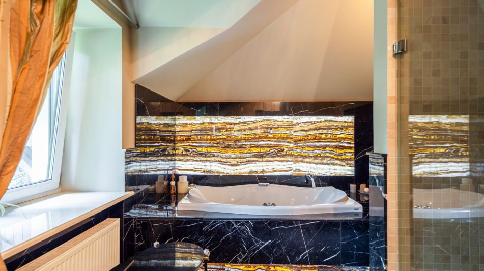 Дом с бассейном в Новогорске