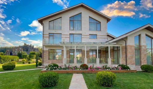 Дом с бассейном в КП Гринфилд