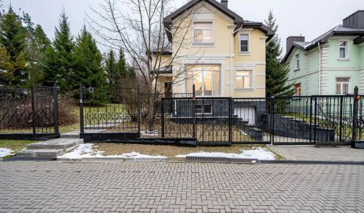 Дом в КП Усово-8