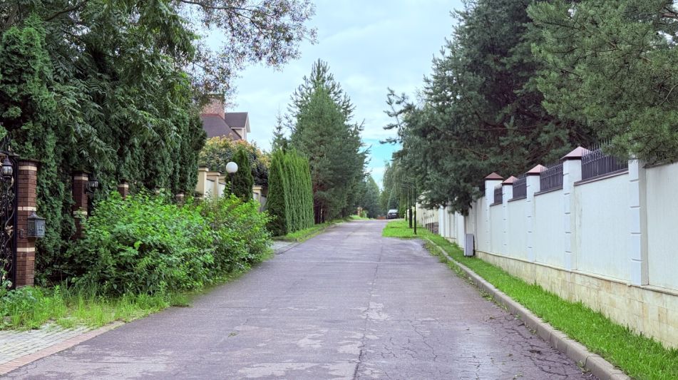 Дом с бассейном в ТСН Успенское