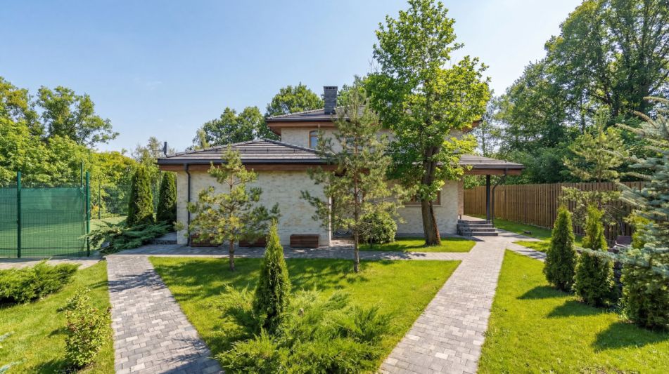 Дом с теннисным котом в СНТ Пламя