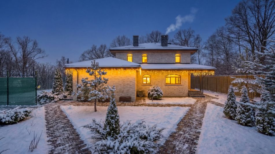 Дом с теннисным котом в СНТ Пламя