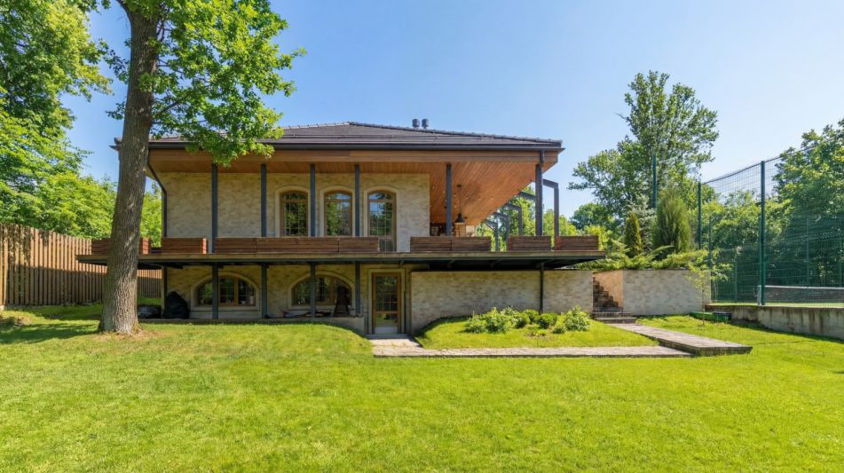 Дом с теннисным котом в СНТ Пламя