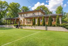 Дом с теннисным котом в СНТ Пламя