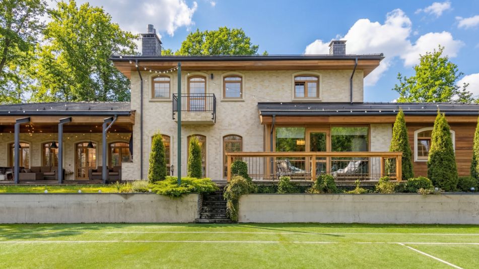 Дом с теннисным котом в СНТ Пламя