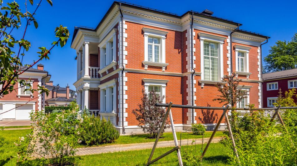 Дом с бассейном в КП ПаркВилл