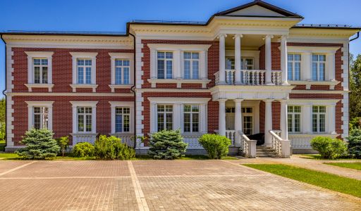 Дом с бассейном в КП ПаркВилл