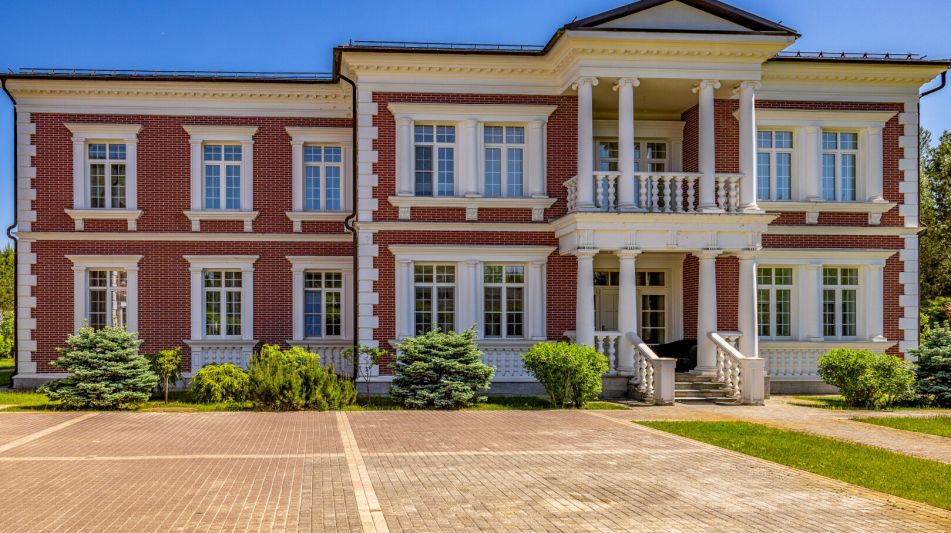 Дом с бассейном в КП ПаркВилл