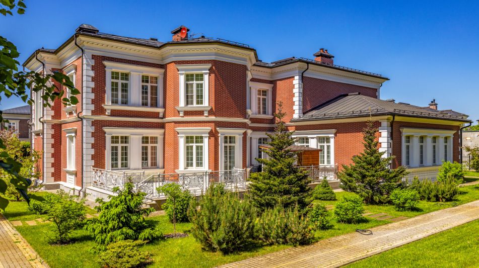 Дом с бассейном в КП ПаркВилл