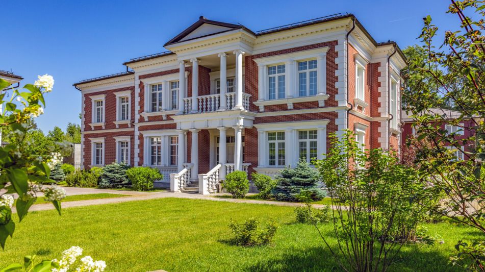 Дом с бассейном в КП ПаркВилл