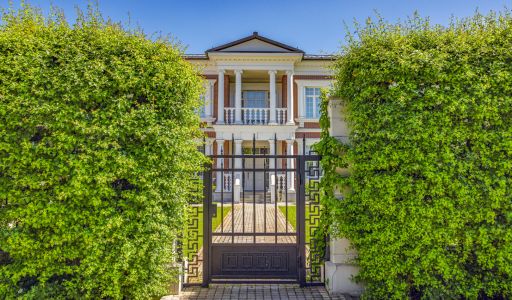 Дом с бассейном в КП ПаркВилл