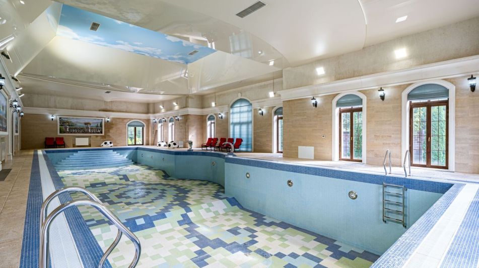 Дом с бассейном в КП Поречье