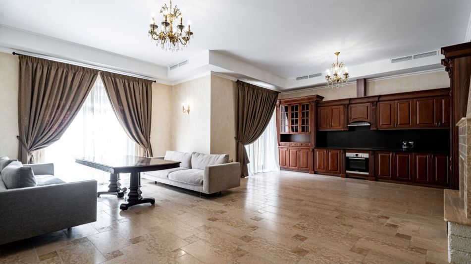 Дом с бассейном в КП Поречье