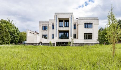 Дом у озера в КП Монолит