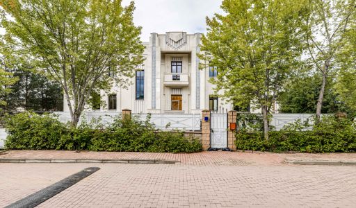 Дом у озера в КП Монолит