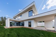 Дом с видом на воду в Славково