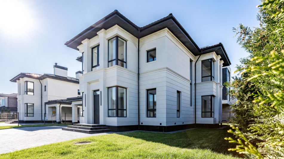 Дом у озера в КП Новорижский