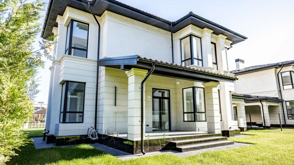 Дом у озера в КП Новорижский