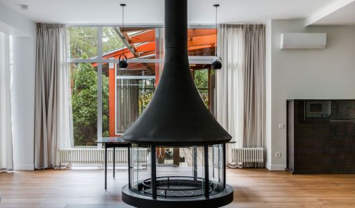 Дом с бассейном в поселке Новинки