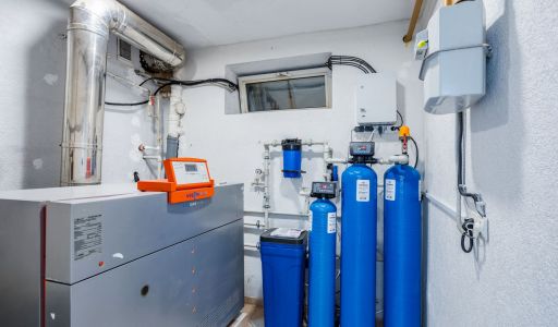 Дом с бассейном в поселке Новинки