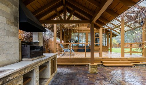 Дом с бассейном в поселке Новинки