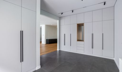 Дом с бассейном в поселке Новинки