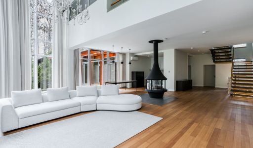 Дом с бассейном в поселке Новинки