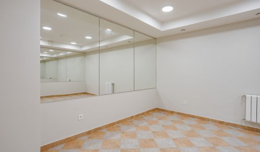 Дом с бассейном в поселке Новинки