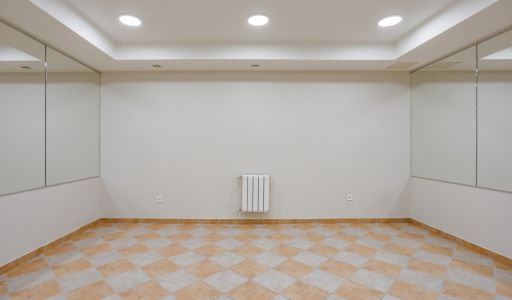 Дом с бассейном в поселке Новинки