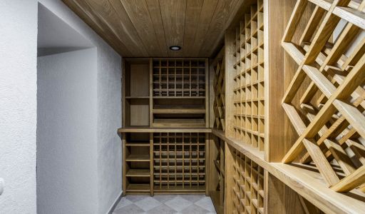 Дом с бассейном в поселке Новинки