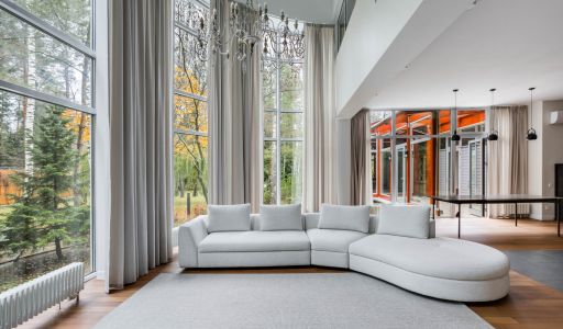 Дом с бассейном в поселке Новинки