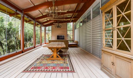 Дом с бассейном в поселке Новинки