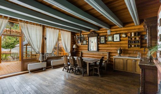 Дом с бассейном в поселке Новинки