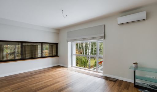 Дом с бассейном в поселке Новинки