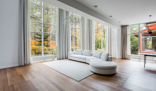 Дом с бассейном в поселке Новинки