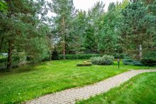 Дом на лесном участке в Николино