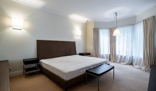 Дом на лесном участке в Николино