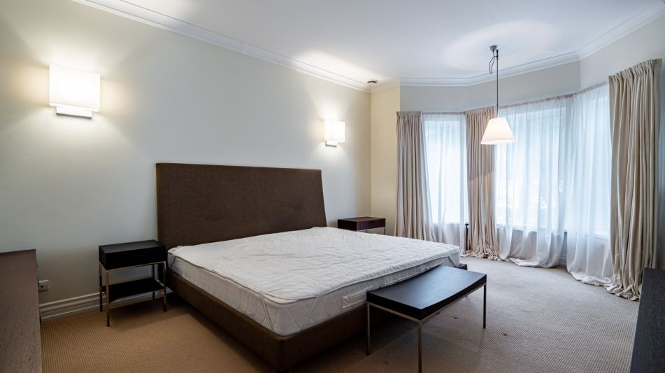 Дом на лесном участке в Николино