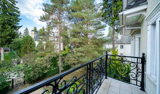 Дом на лесном участке в Николино