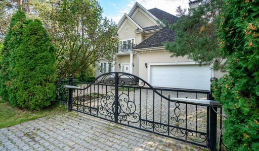 Дом на лесном участке в Николино