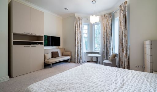 Дом на лесном участке в Николино