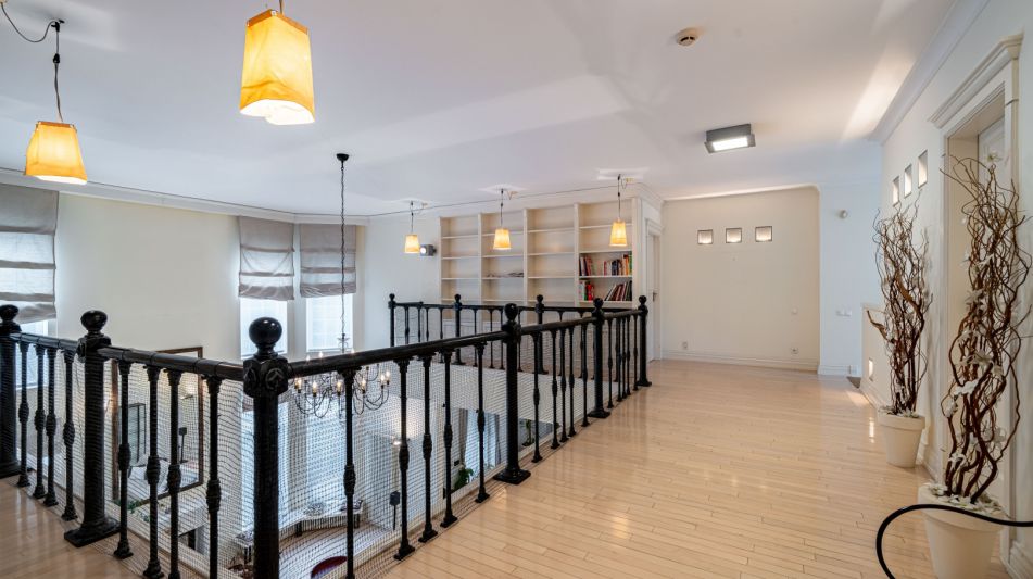 Дом на лесном участке в Николино