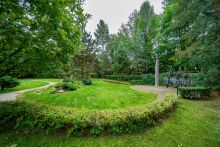 Дом на лесном участке в Николино