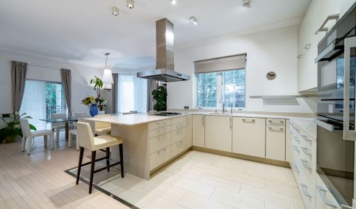 Дом на лесном участке в Николино