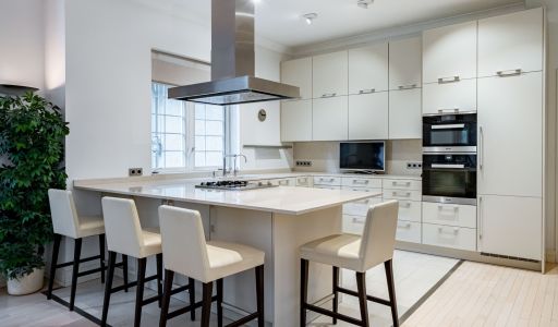 Дом на лесном участке в Николино