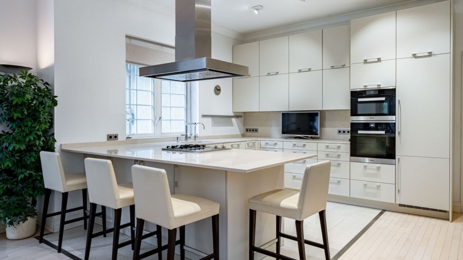 Дом на лесном участке в Николино