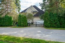 Дом на лесном участке в Николино