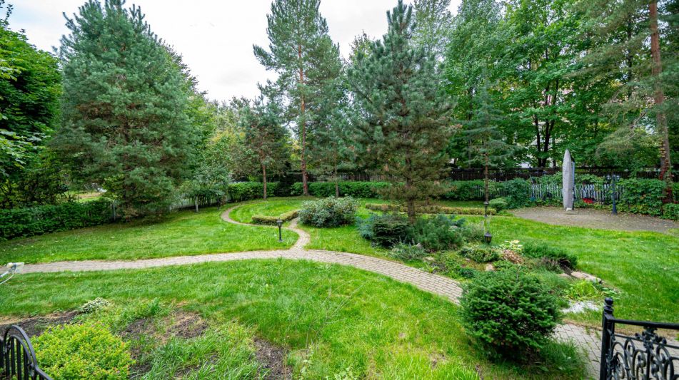 Дом на лесном участке в Николино