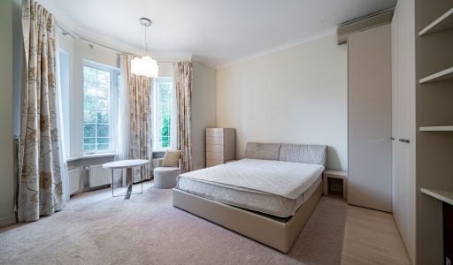 Дом на лесном участке в Николино