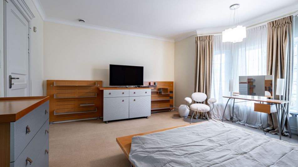 Дом на лесном участке в Николино